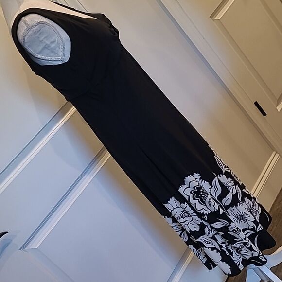 Karin Steven's sz 6 blk sundress with white florals around hem NWT - Picture 3 of 10
